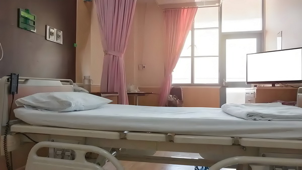 深圳市积分入户办理窗口电话_专访导演饶晓志：对《万里归途》满意和骄傲 专访导演饶本来苦就辛创业